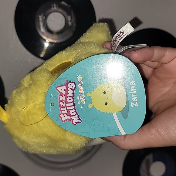 💲Zarina the Banana Slug Fuzzamellow Squishmallow - Picture 2 of 4